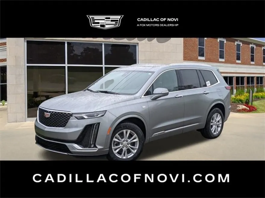 2025 Cadillac XT4 Luxury photo 1