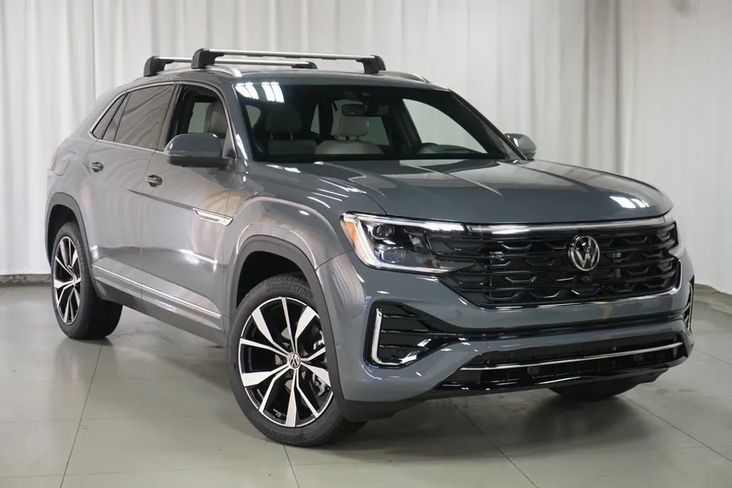 2026 Volkswagen Atlas Cross Sport SEL Premium R-Line photo 1