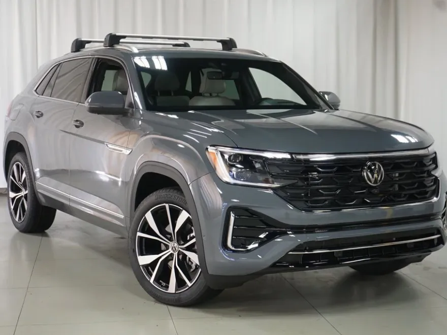2026 Volkswagen Atlas Cross Sport SEL Premium R-Line photo 1
