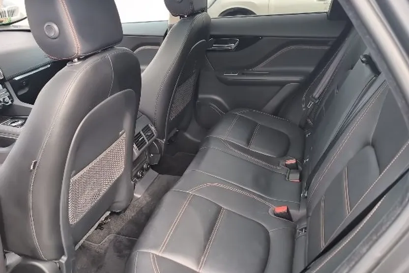 2020 Jaguar F-PACE Prestige photo 1