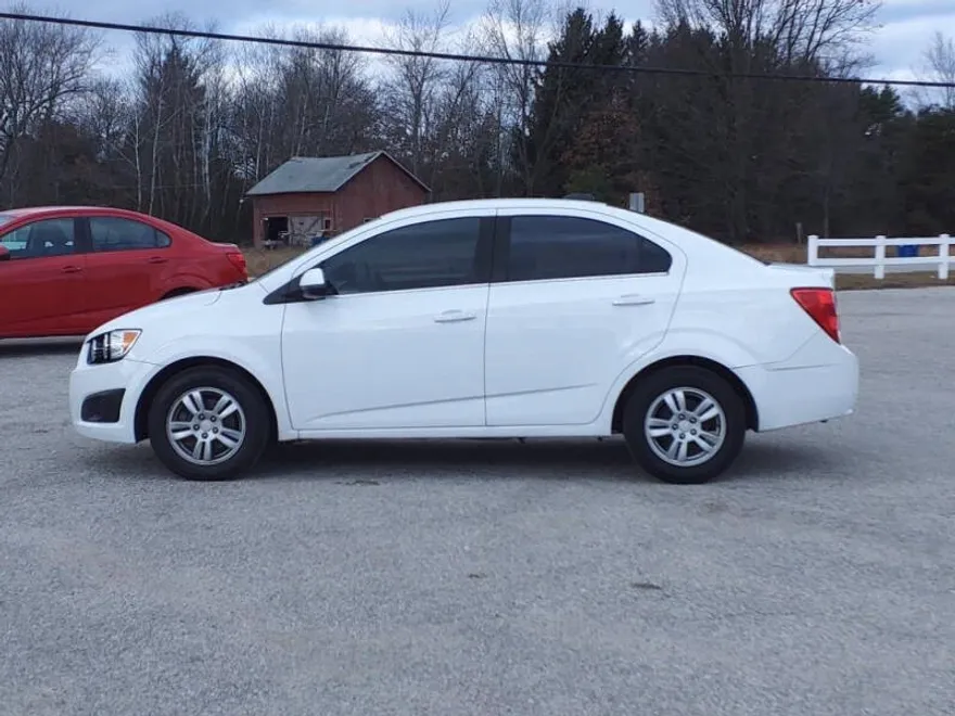 2016 Chevrolet Sonic LT photo 1