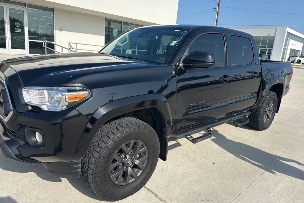 2023 Toyota Tacoma SR5 V6 photo 1