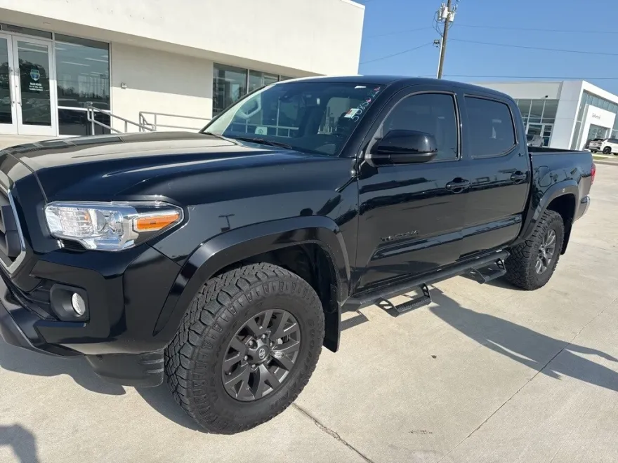2023 Toyota Tacoma SR5 V6 photo 1