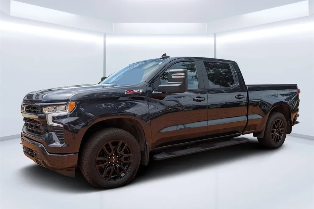 2023 Chevrolet Silverado 1500 RST photo 1