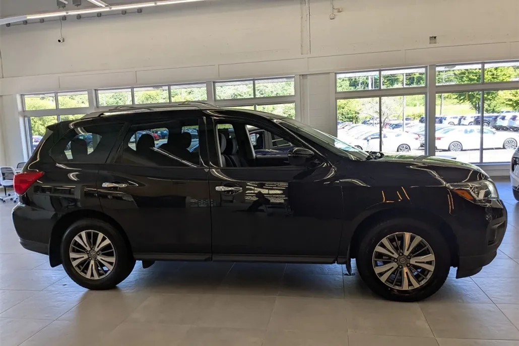 2019 Nissan Pathfinder S photo 1