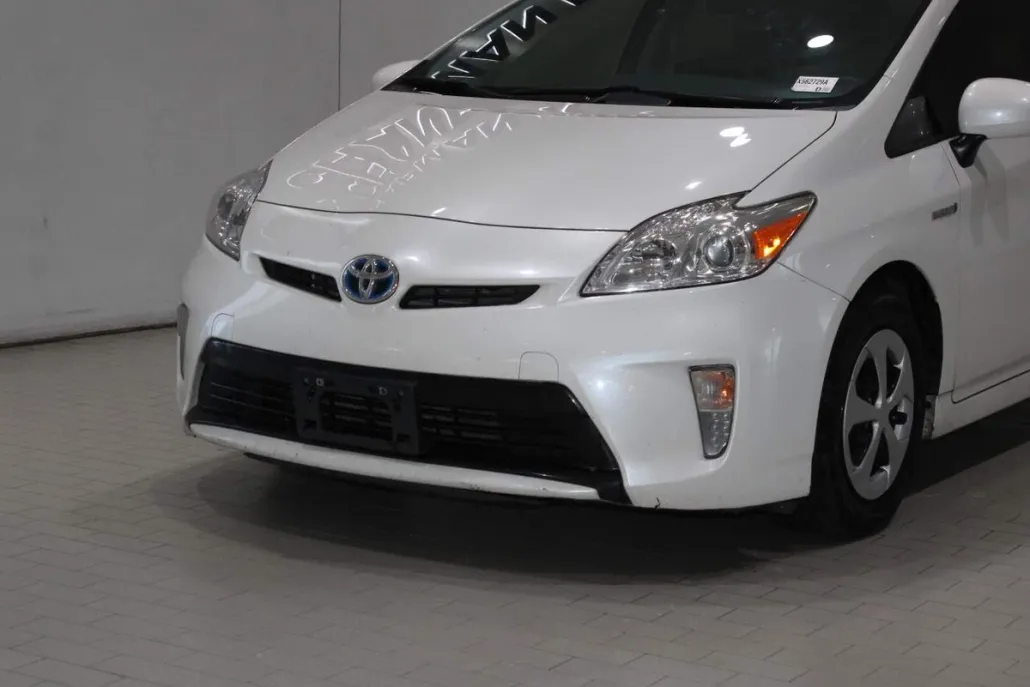2013 Toyota Prius Three photo 1