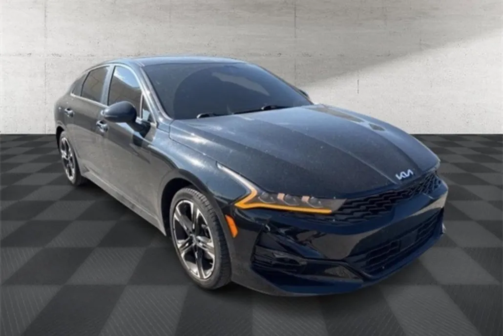 2023 Kia K5 GT-Line photo 1