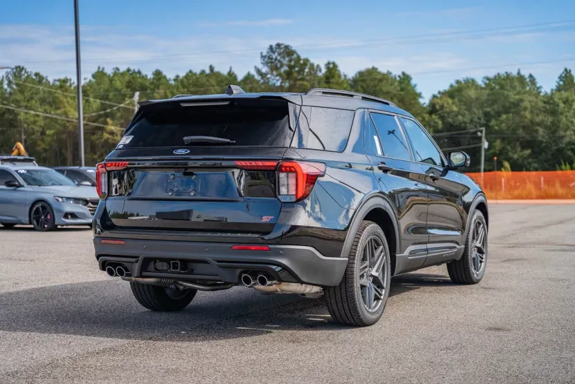 2025 Ford Explorer ST photo 1