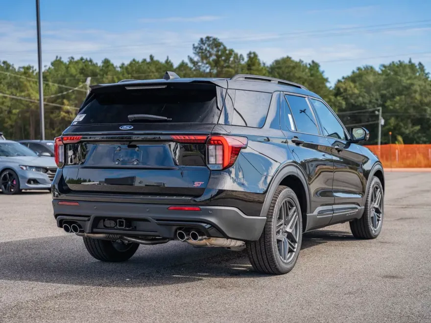 2025 Ford Explorer ST photo 1