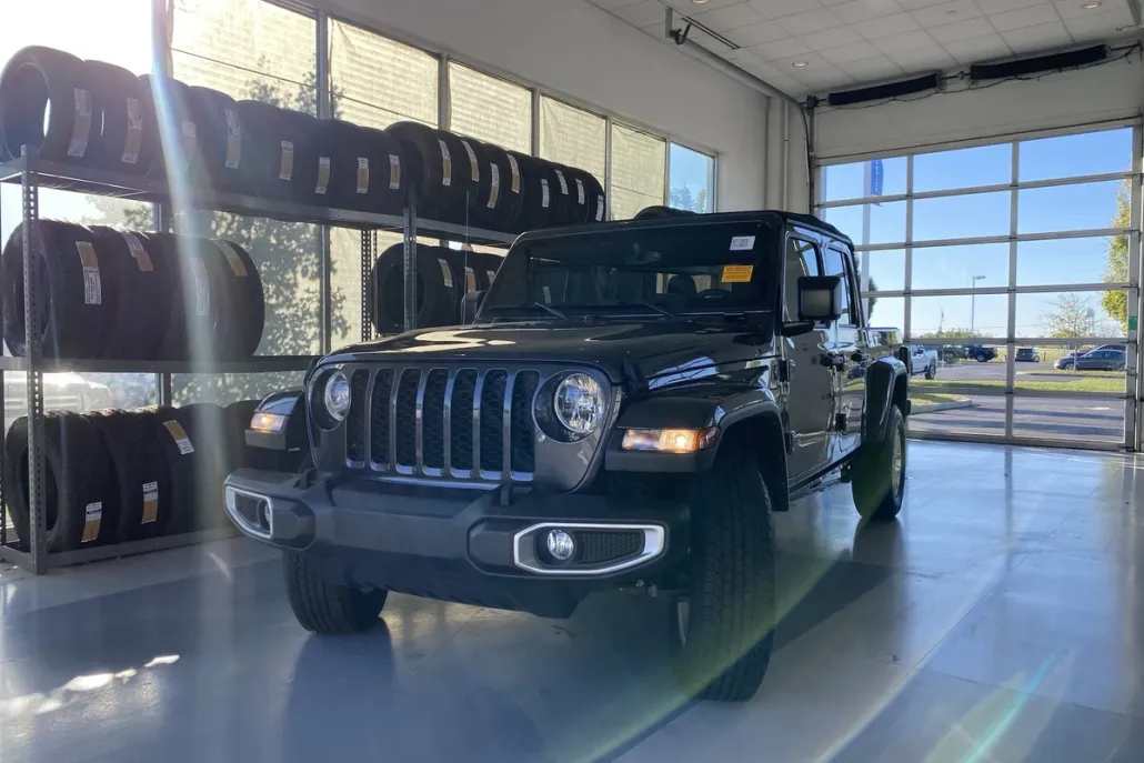 2023 Jeep Gladiator Sport S photo 1