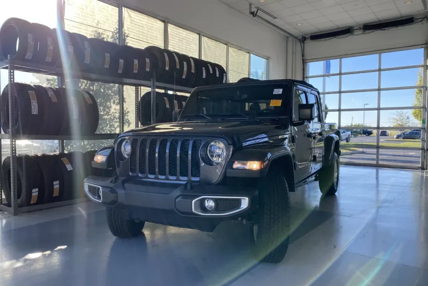 2023 Jeep Gladiator Sport S photo 1