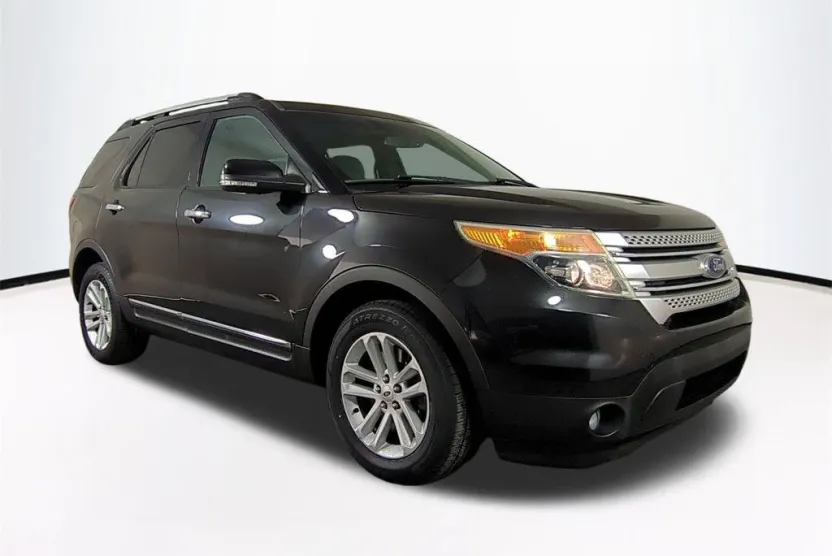 2015 Ford Explorer XLT photo 1