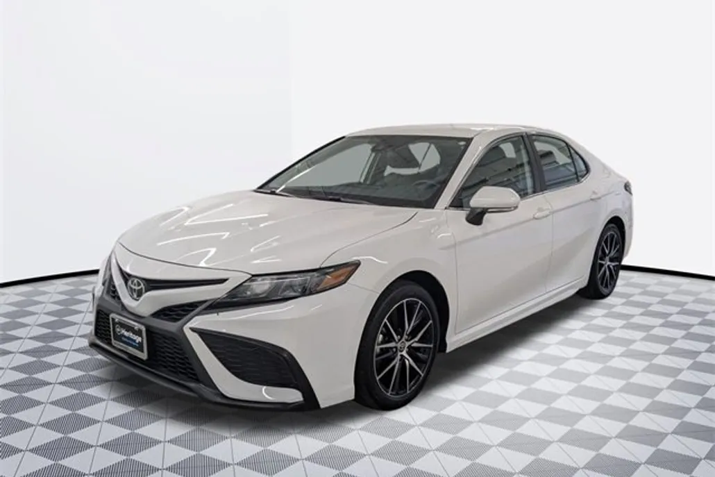2023 Toyota Camry SE photo 1