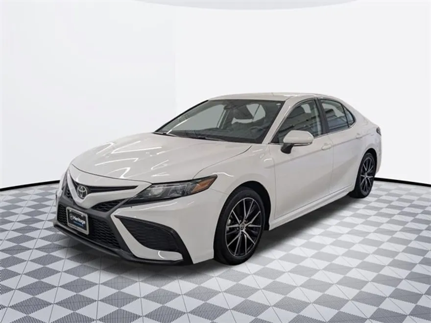 2023 Toyota Camry SE photo 1