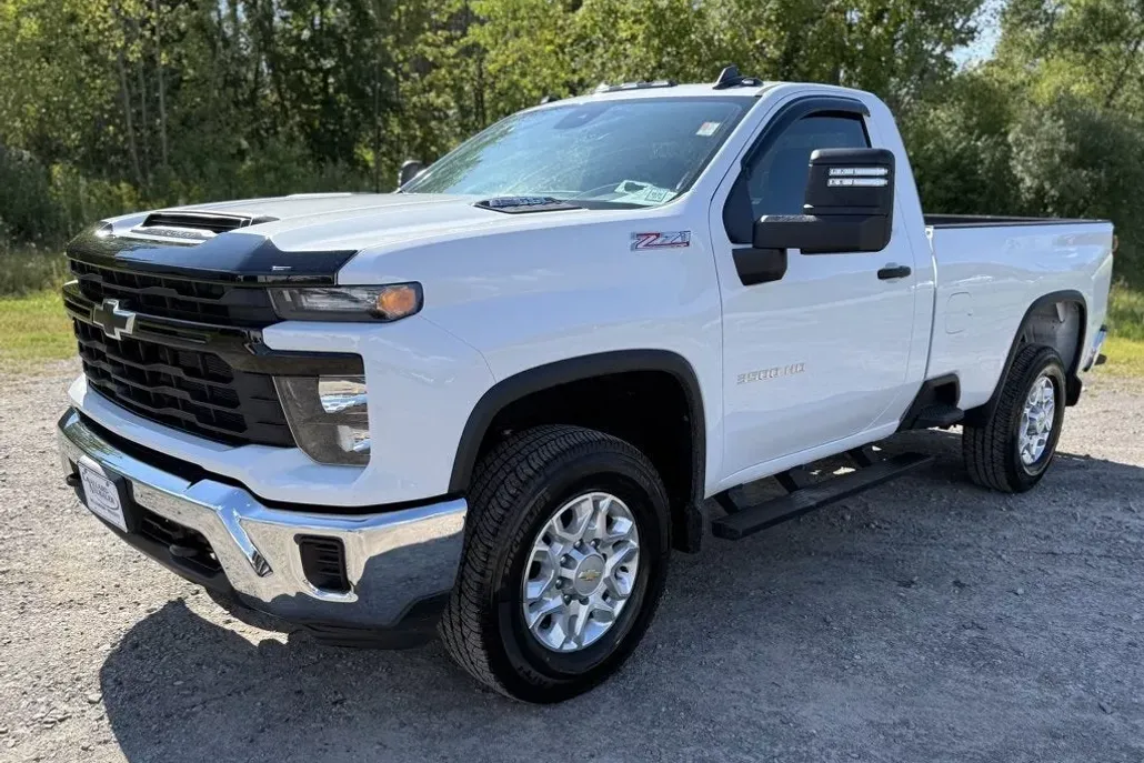 2025 Chevrolet Silverado 3500HD photo 1