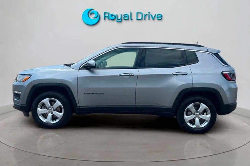 2021 Jeep Compass Latitude photo 1
