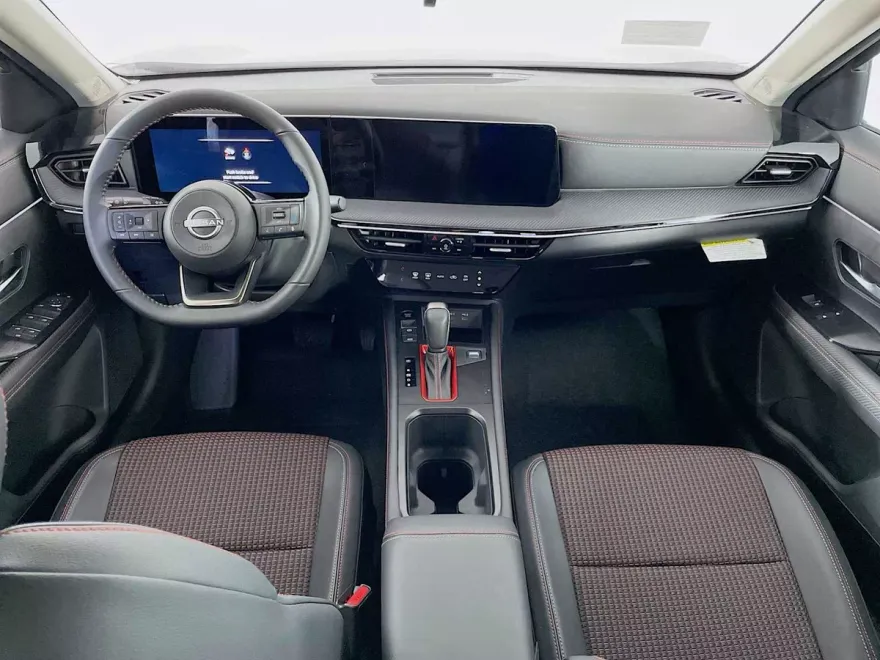 2025 Nissan Kicks SR photo 1