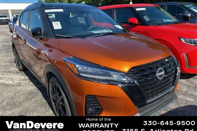 2023 Nissan Kicks SR photo 1