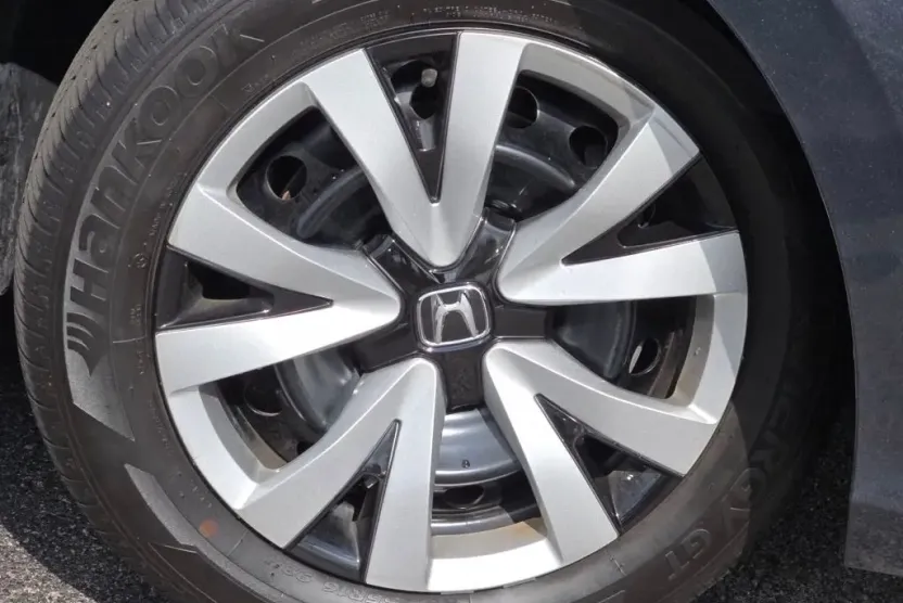 2025 Honda Civic LX photo 1
