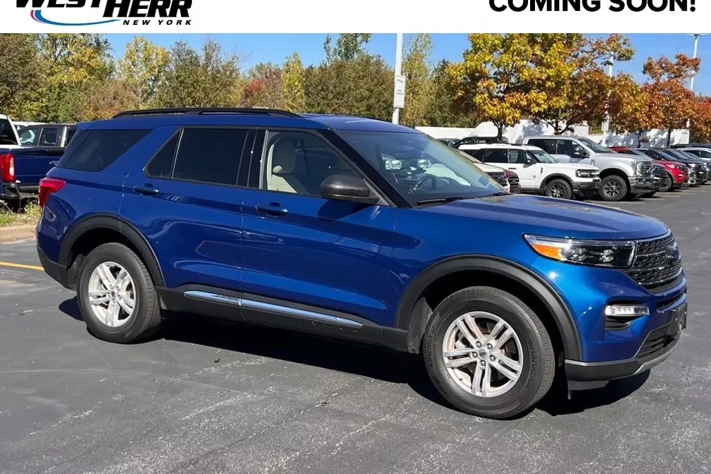 2022 Ford Explorer XLT photo 1