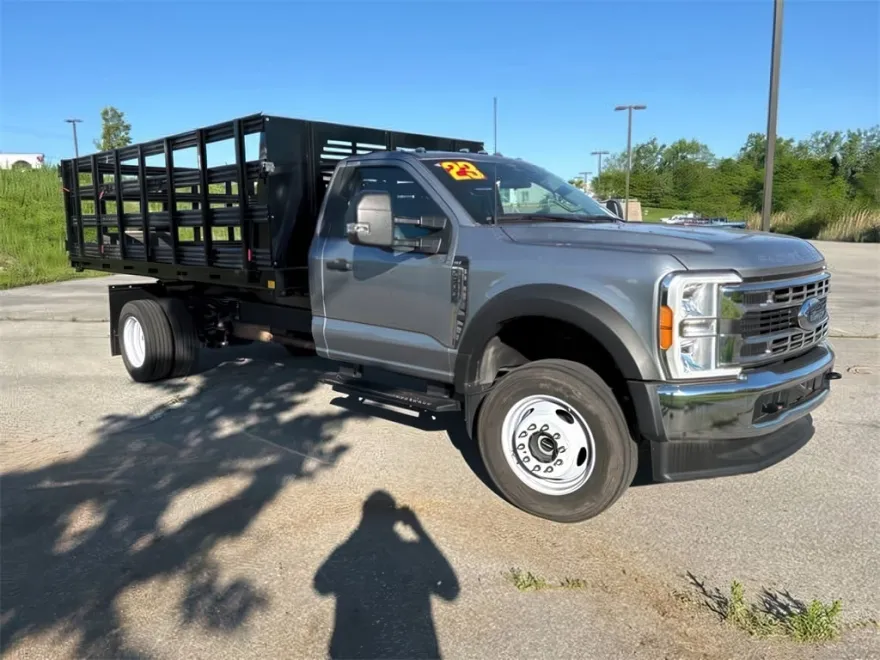 2023 Ford F-600 photo 1