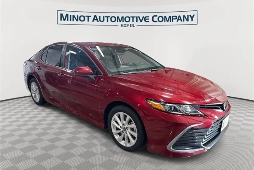 2021 Toyota Camry LE photo 1