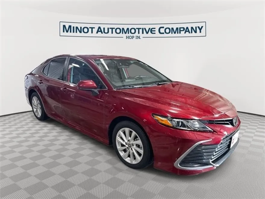 2021 Toyota Camry LE photo 1