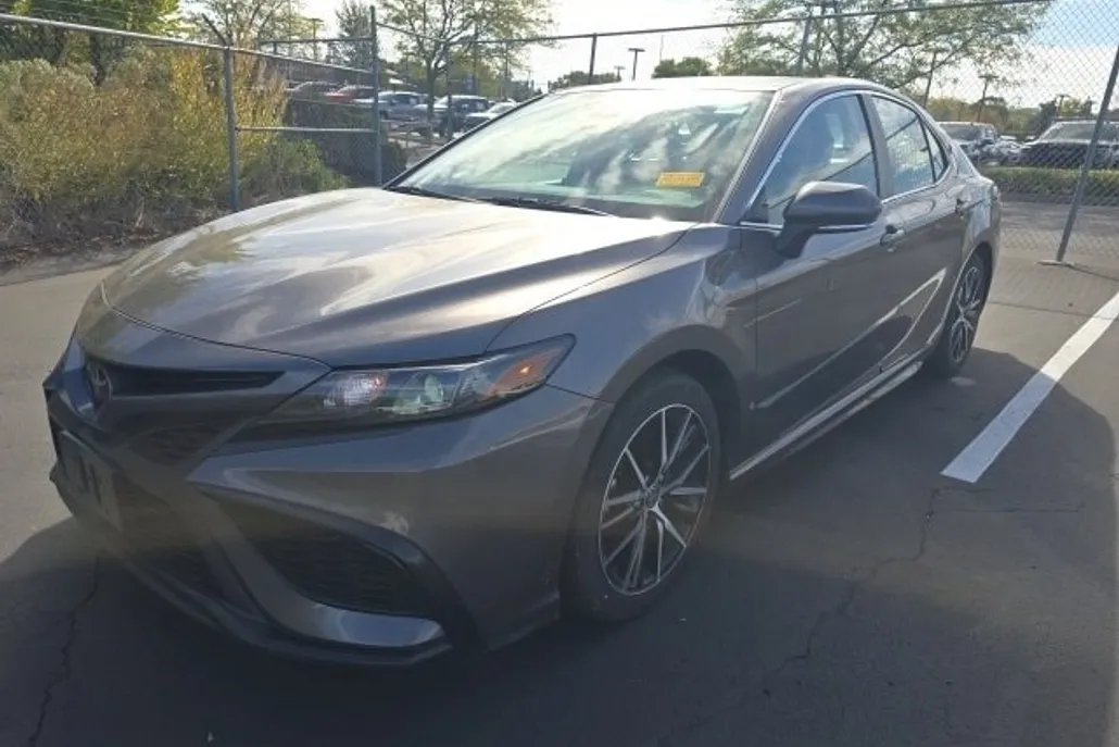 2023 Toyota Camry SE photo 1