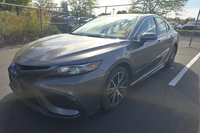 2023 Toyota Camry SE photo 1