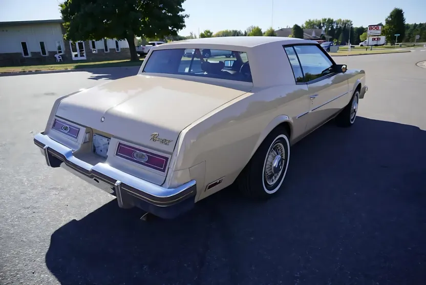 1983 Buick Riviera photo 1