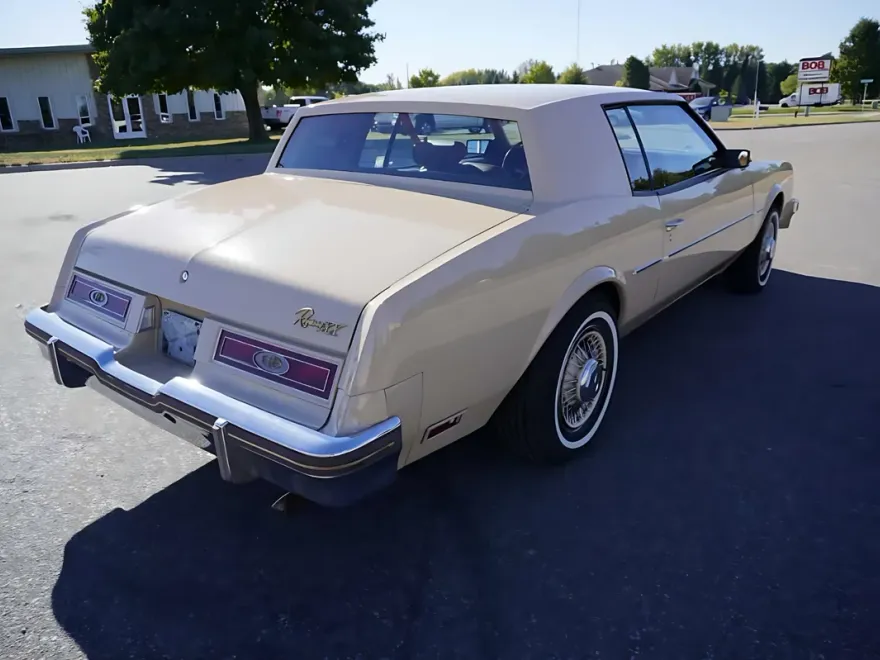 1983 Buick Riviera photo 1