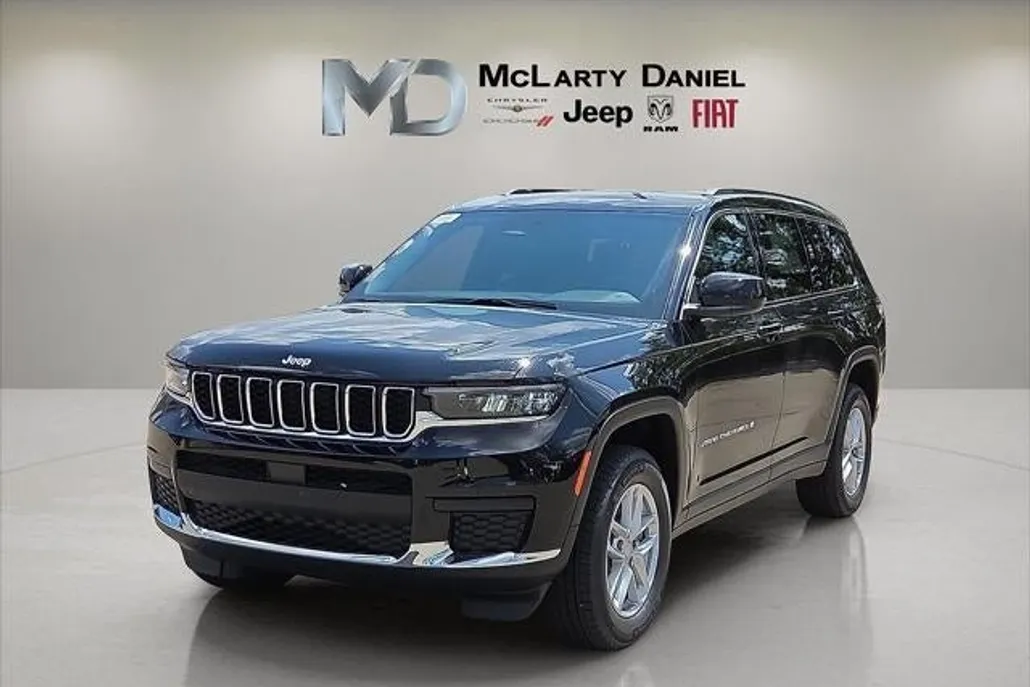 2025 Jeep Grand Cherokee Laredo photo 1