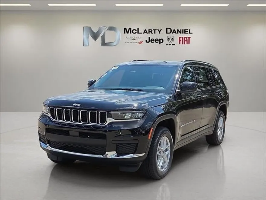 2025 Jeep Grand Cherokee Laredo photo 1