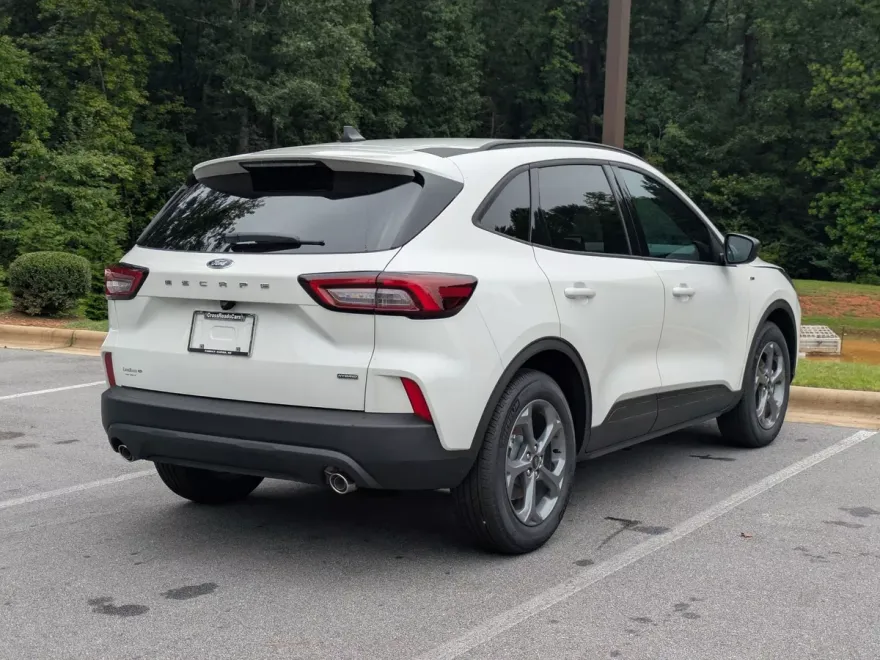 2025 Ford Escape ST-Line photo 1