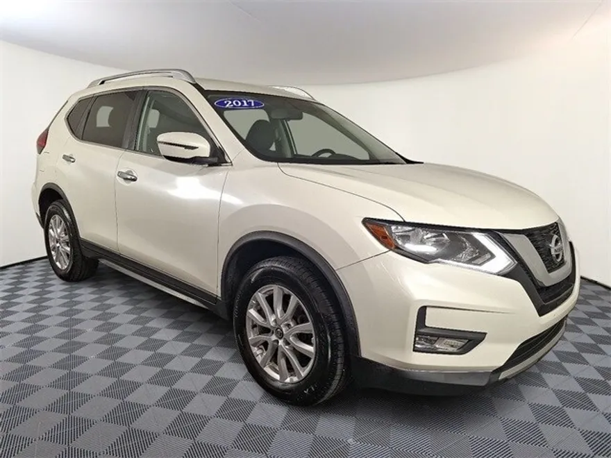 2017 Nissan Rogue SV photo 1