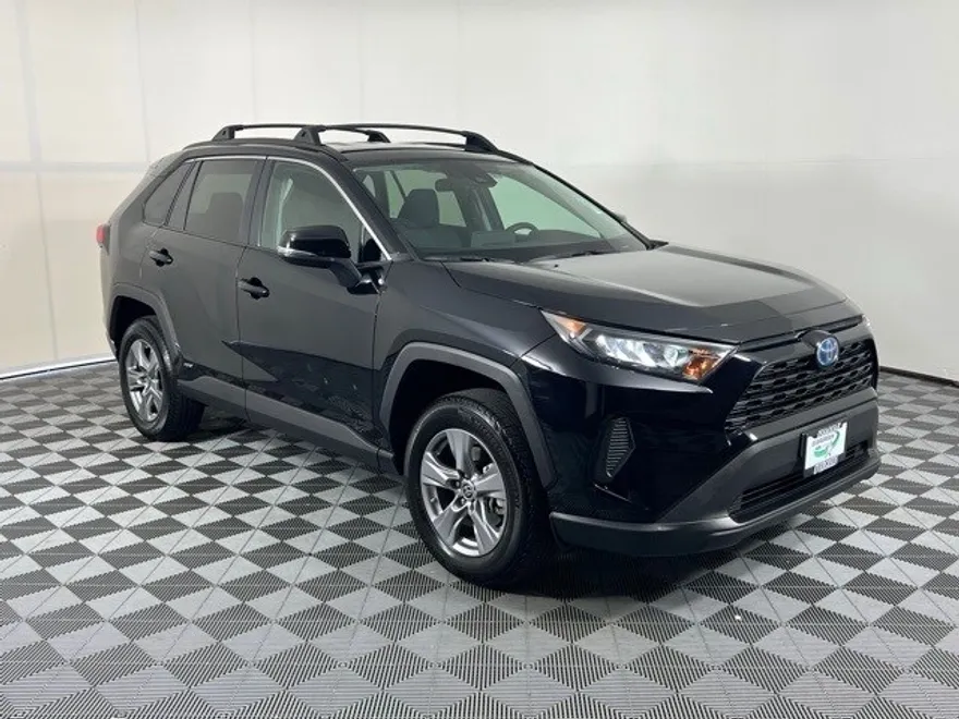2022 Toyota RAV4 Hybrid LE photo 1