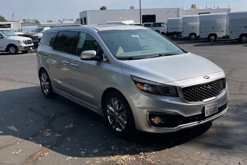 2017 Kia Sedona SX Limited photo 1