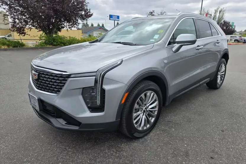 2024 Cadillac XT4 Premium Luxury photo 1