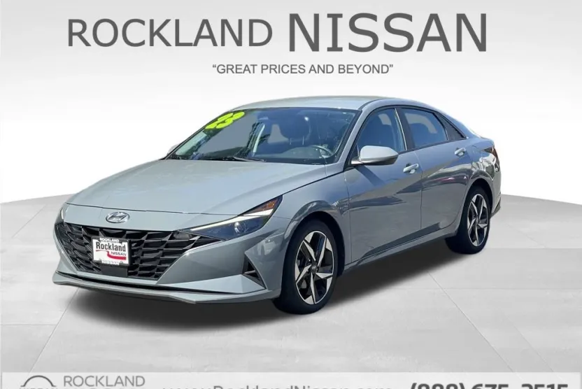 2023 Hyundai Elantra SEL photo 1