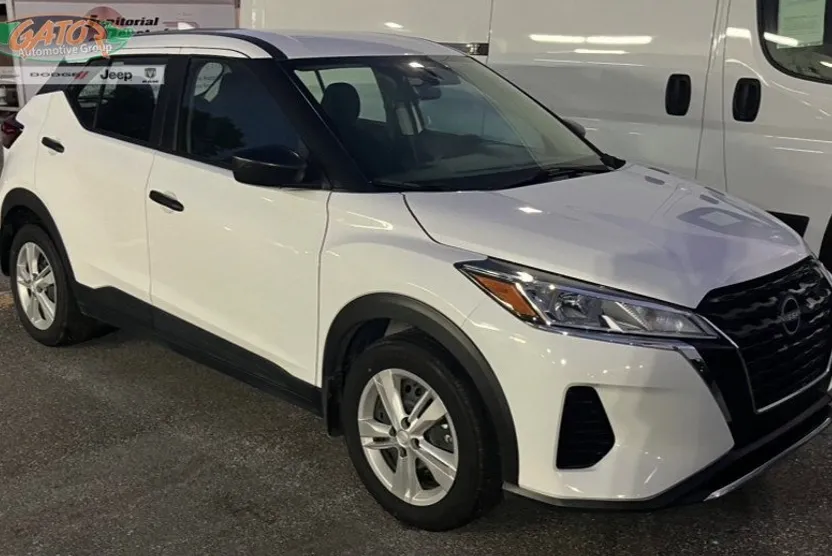 2023 Nissan Kicks S photo 1