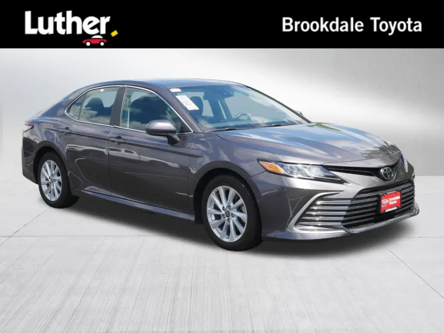 2023 Toyota Camry LE photo 1