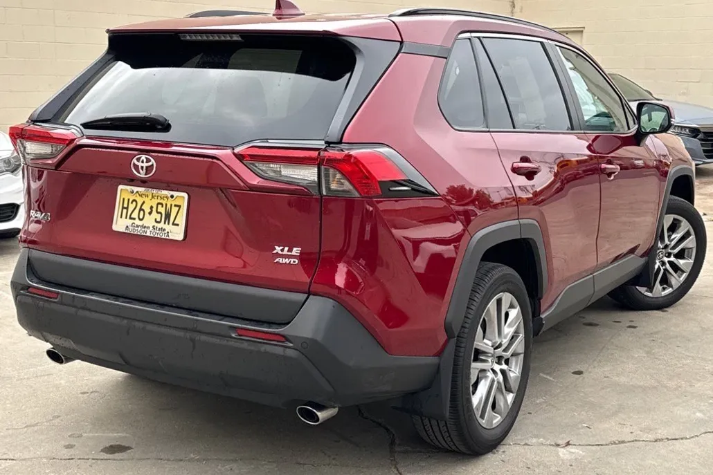 2024 Toyota RAV4 XLE Premium photo 1