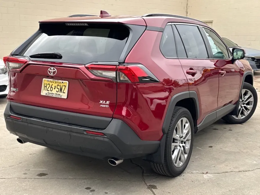2024 Toyota RAV4 XLE Premium photo 1