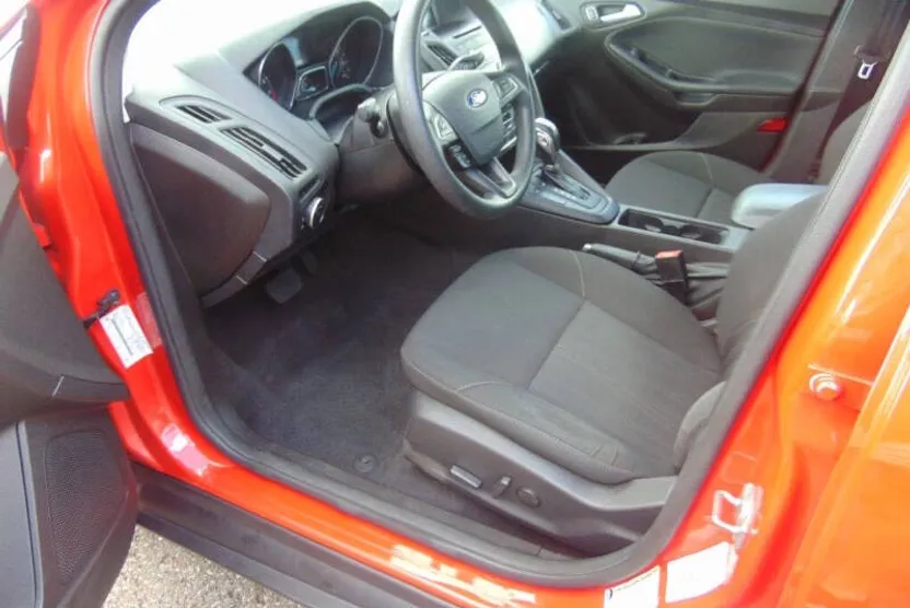 2016 Ford Focus SE photo 1