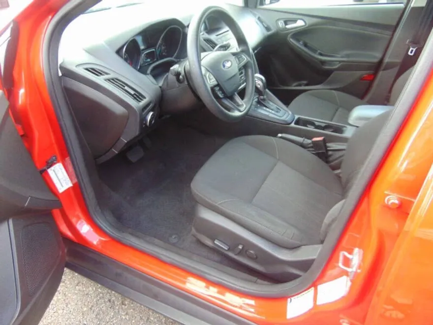 2016 Ford Focus SE photo 1