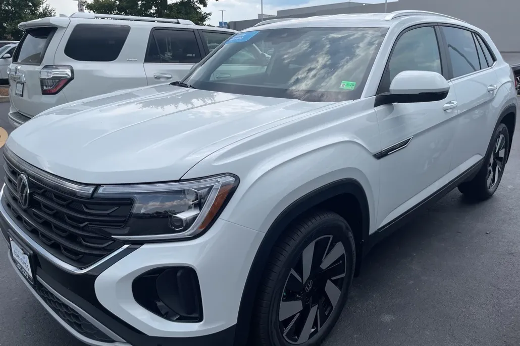 2026 Volkswagen Atlas Cross Sport SE Technology photo 1
