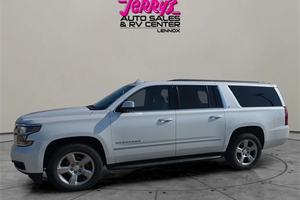 2018 Chevrolet Suburban 1500 LT photo 1