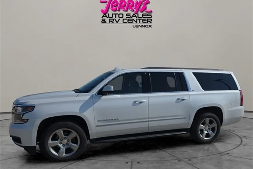 2018 Chevrolet Suburban LT photo 1