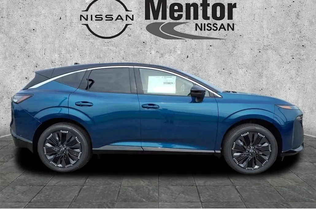 2025 Nissan Murano Platinum photo 1