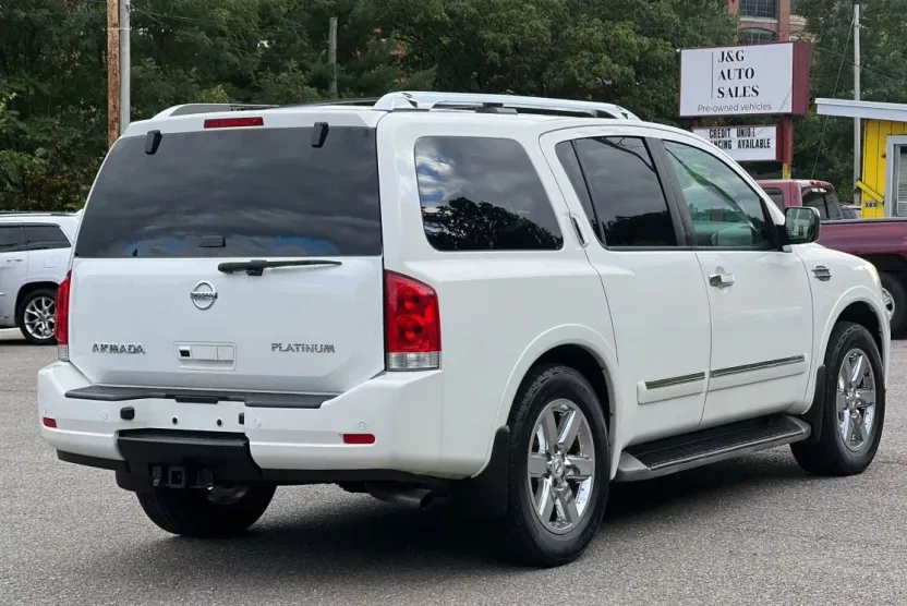 2010 Nissan Armada Platinum photo 1